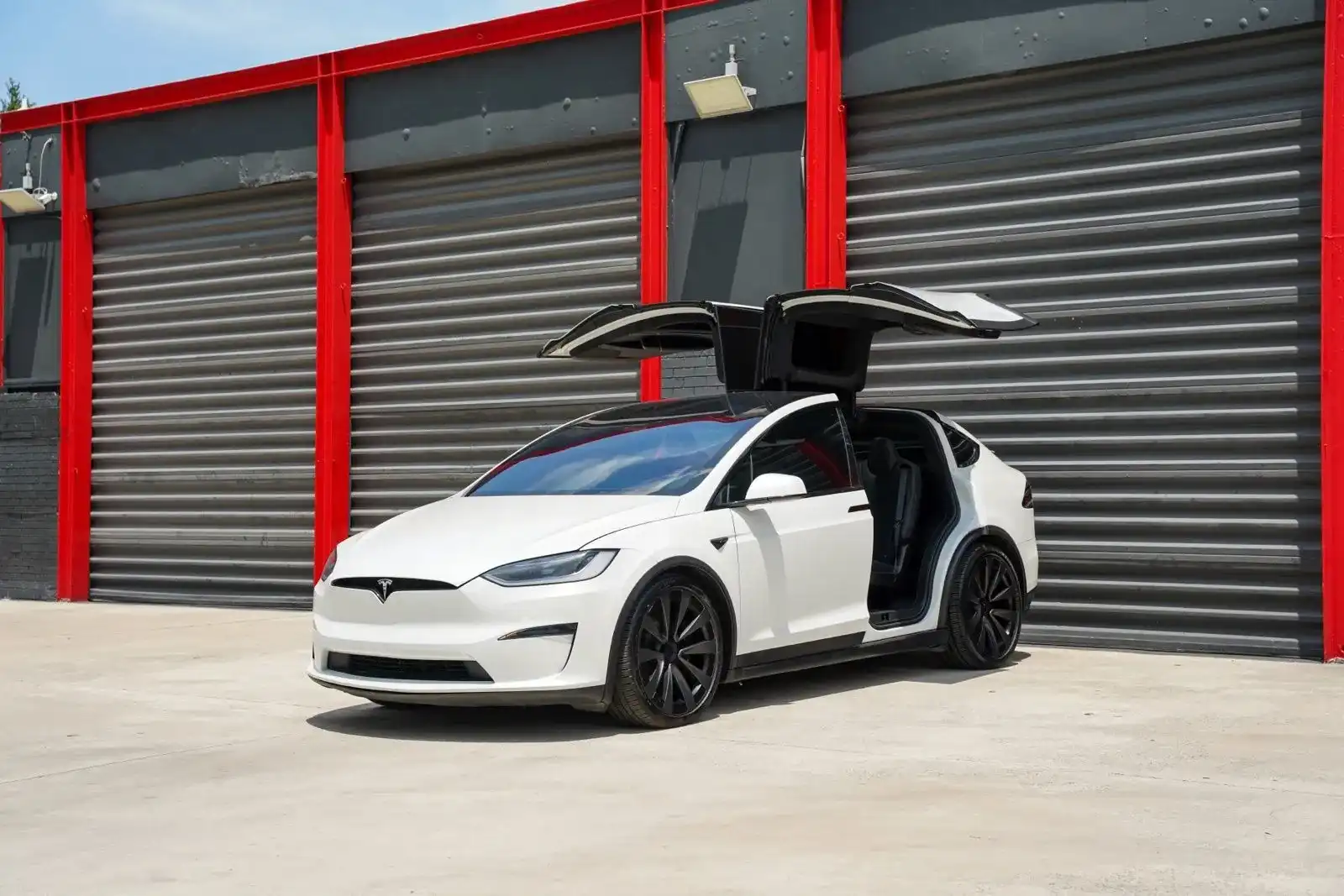 2023 Tesla Model X Long Range's photo