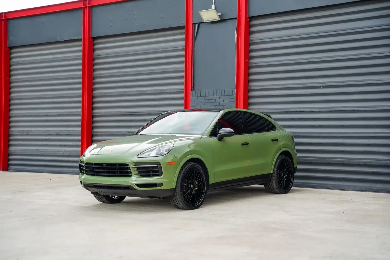 2022 Porsche Cayenne Base's photo