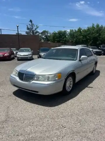 1998 Lincoln Town Car Signature's photo