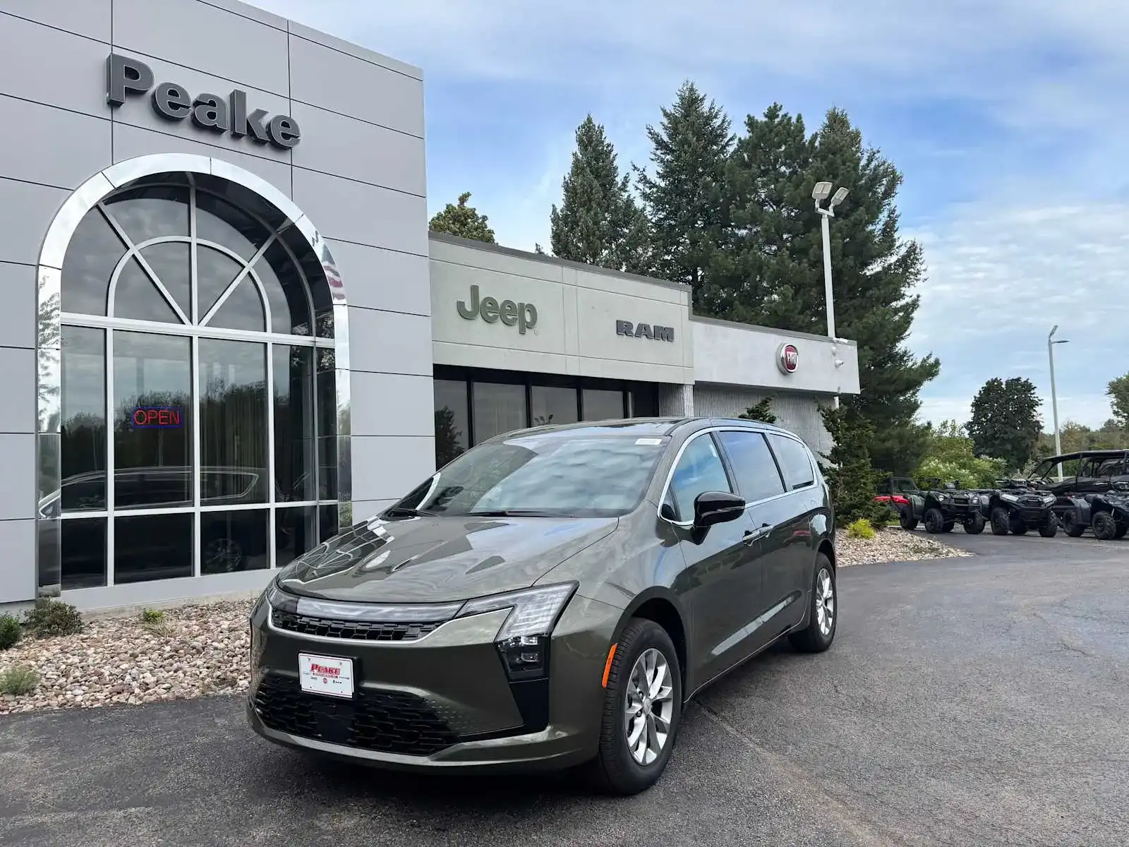 2027 Chrysler Pacifica Select AWD's photo