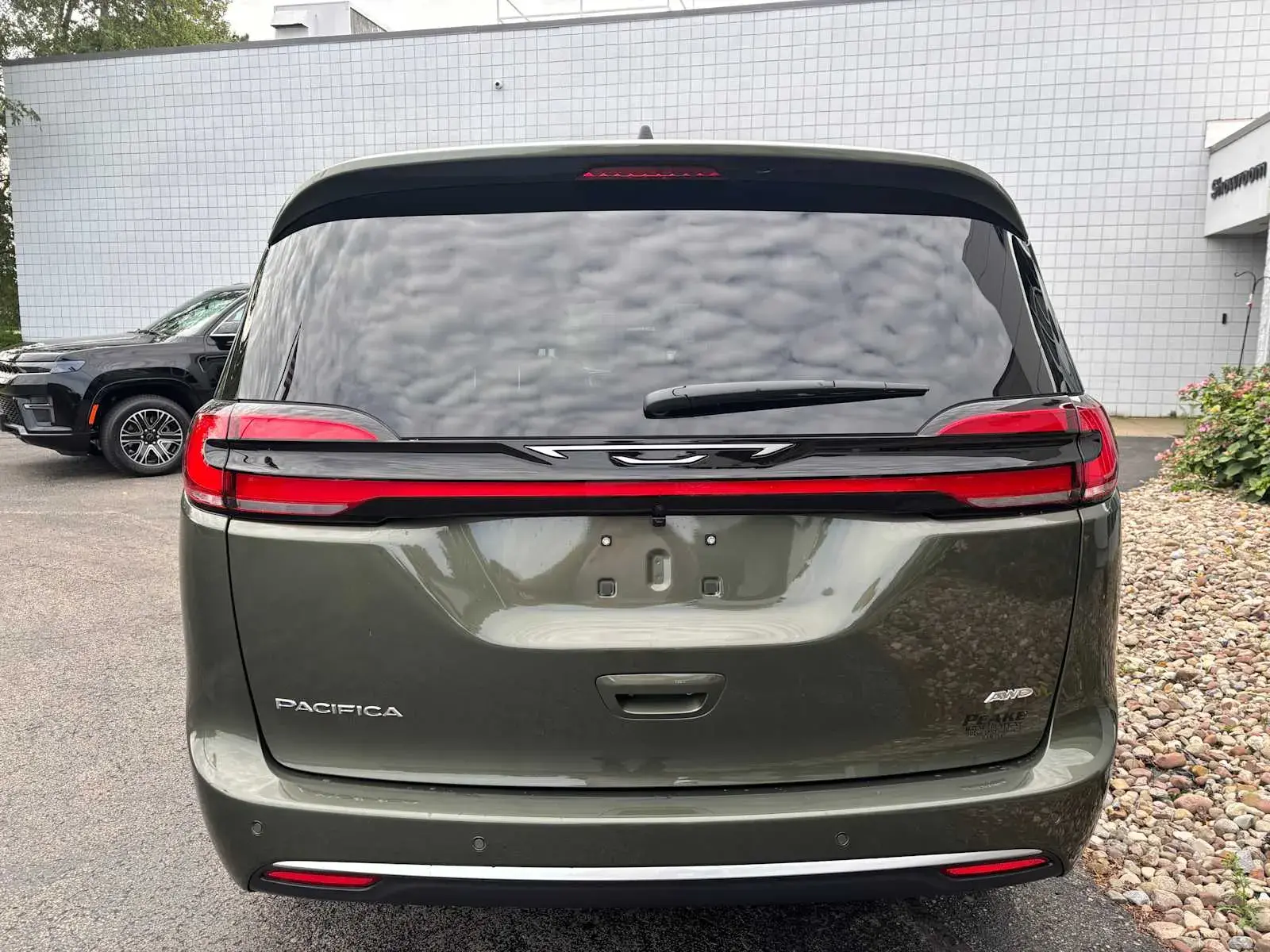 2027 Chrysler Pacifica Select AWD photo 5