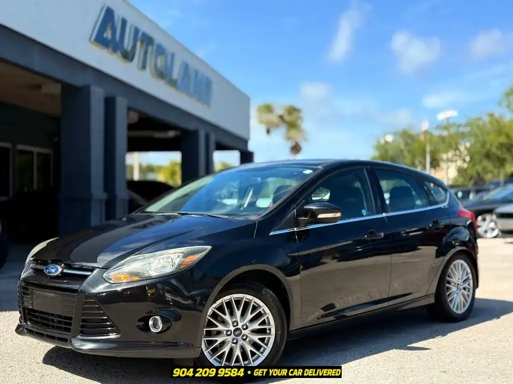 2014 Ford Focus 5 Door Hatch Titanium's photo
