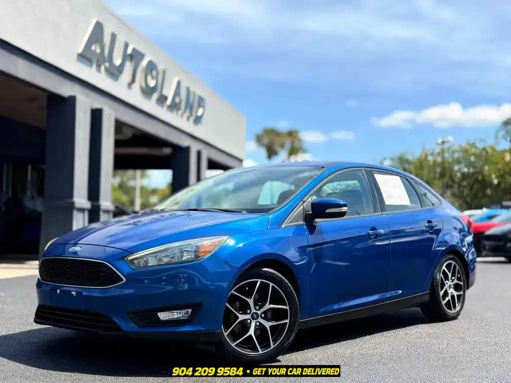 2018 Ford Focus Sedan SEL's photo