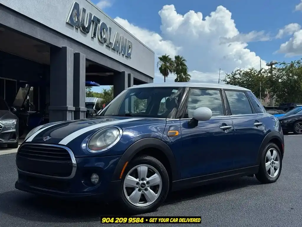 2015 MINI Cooper 4 Door's photo