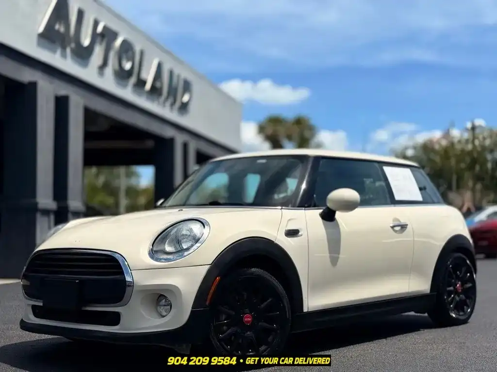 2018 MINI Cooper Base's photo