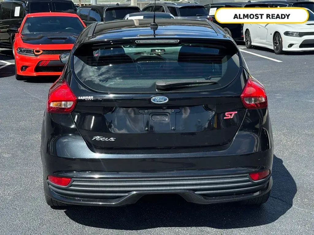 2017 Ford Focus 5 Door Hatch ST photo 5