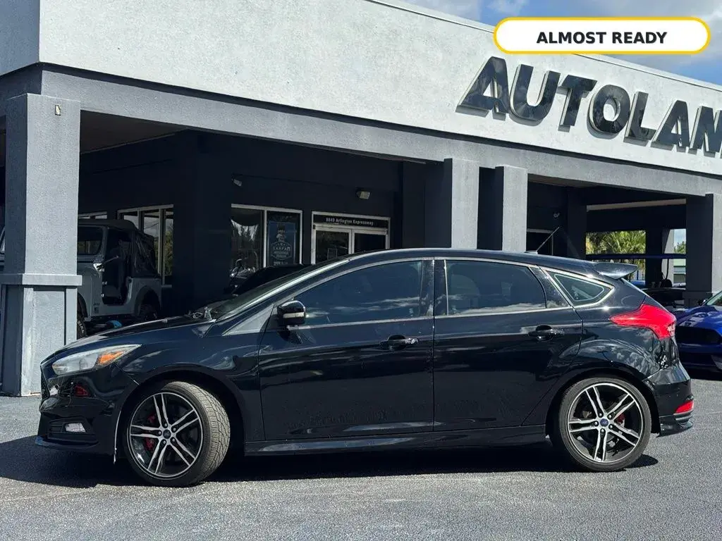 2017 Ford Focus 5 Door Hatch ST photo 3
