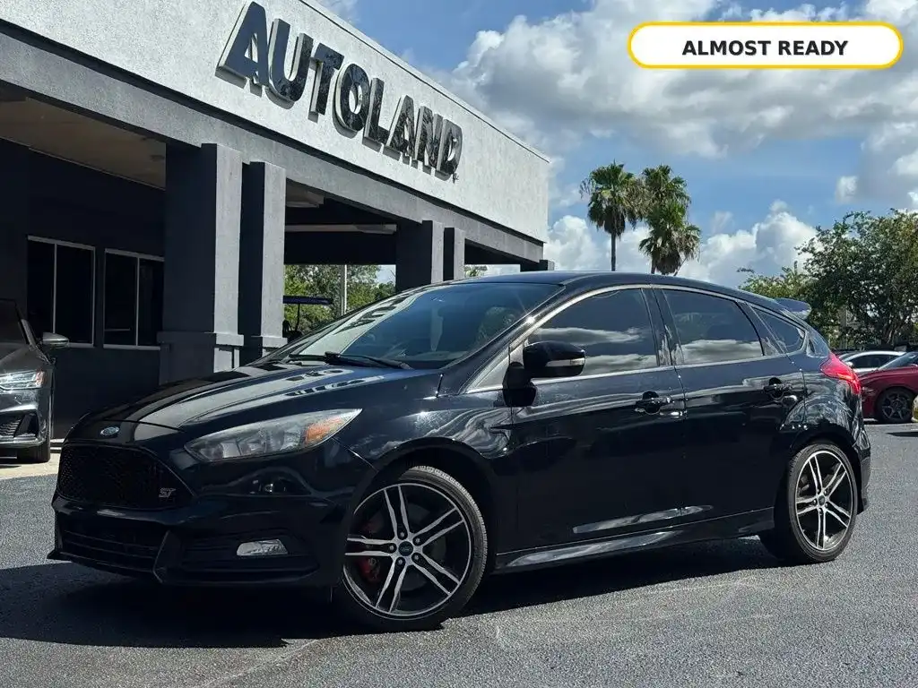 2017 Ford Focus 5 Door Hatch ST's photo