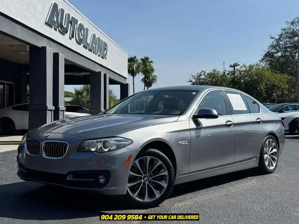 2016 BMW 5 Series 528i xDrive Sedan's photo
