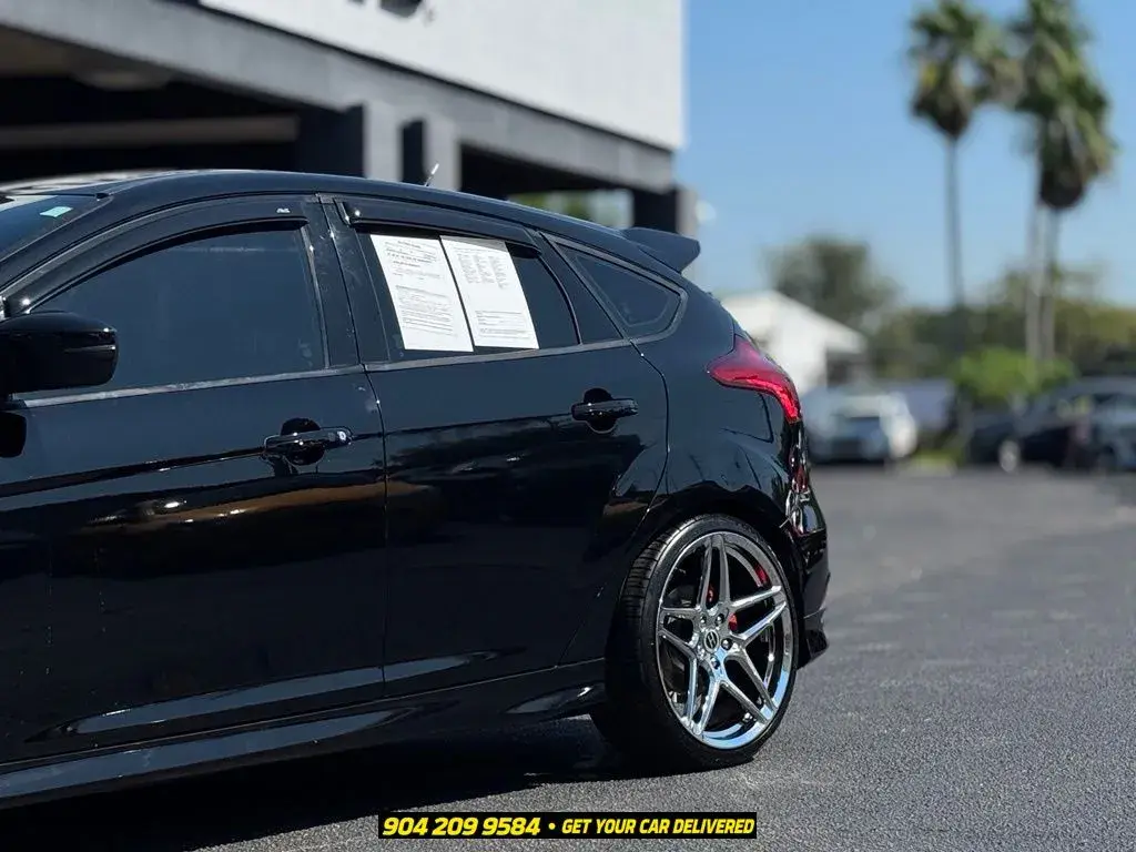 2018 Ford Focus ST Hatchback photo 3