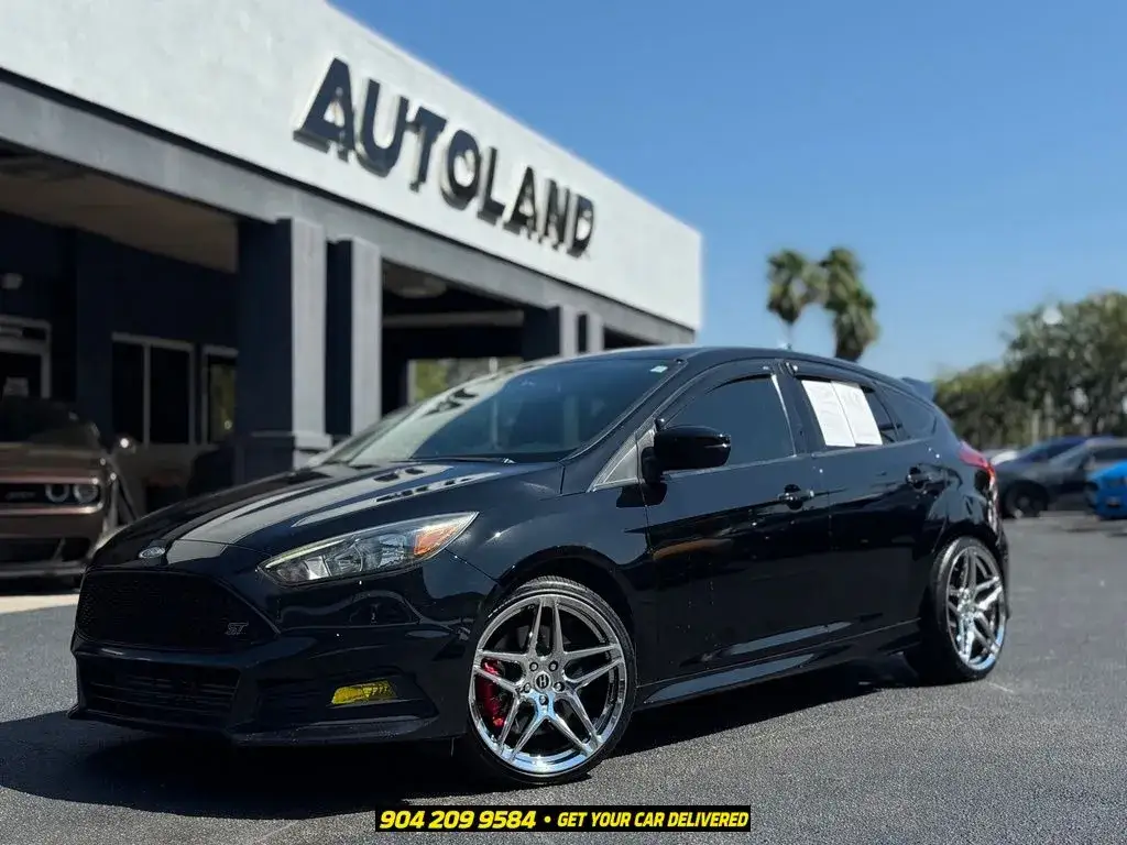 2018 Ford Focus ST Hatchback photo 1