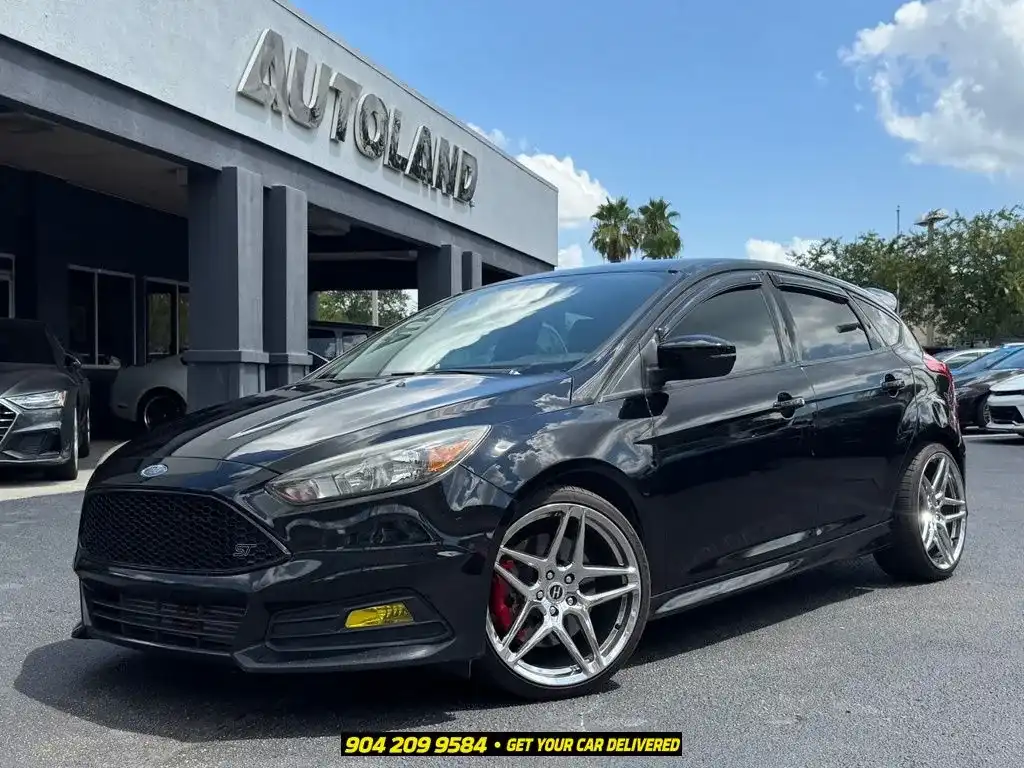 2018 Ford Focus Hatch ST's photo