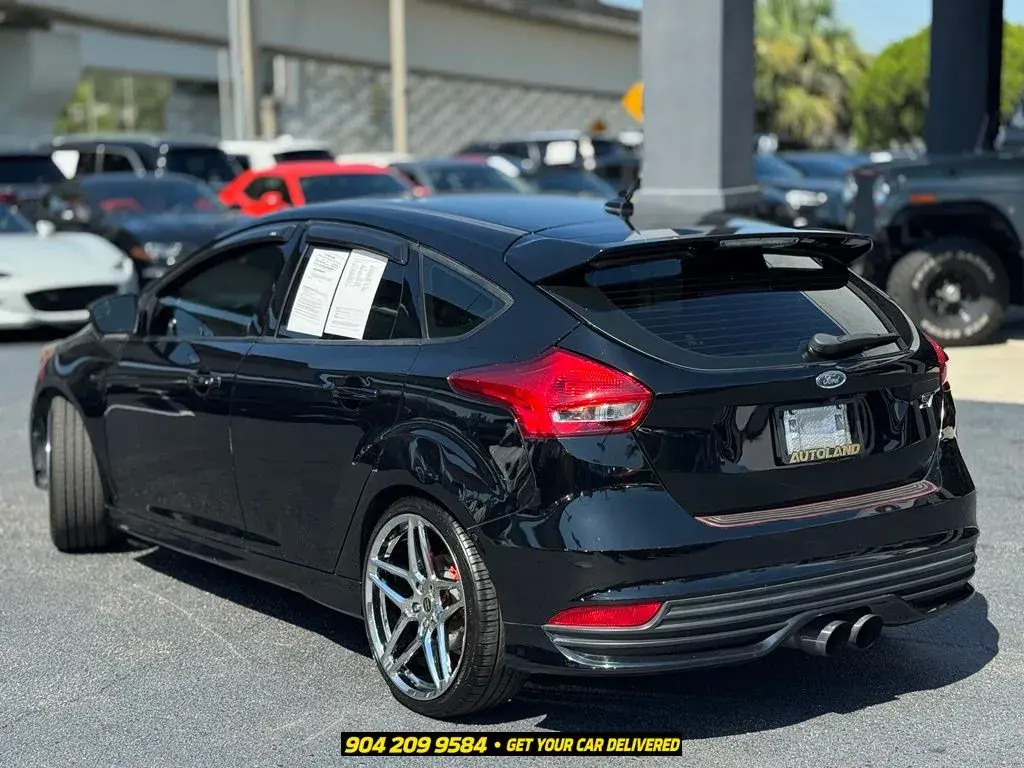 2018 Ford Focus ST Hatchback photo 5