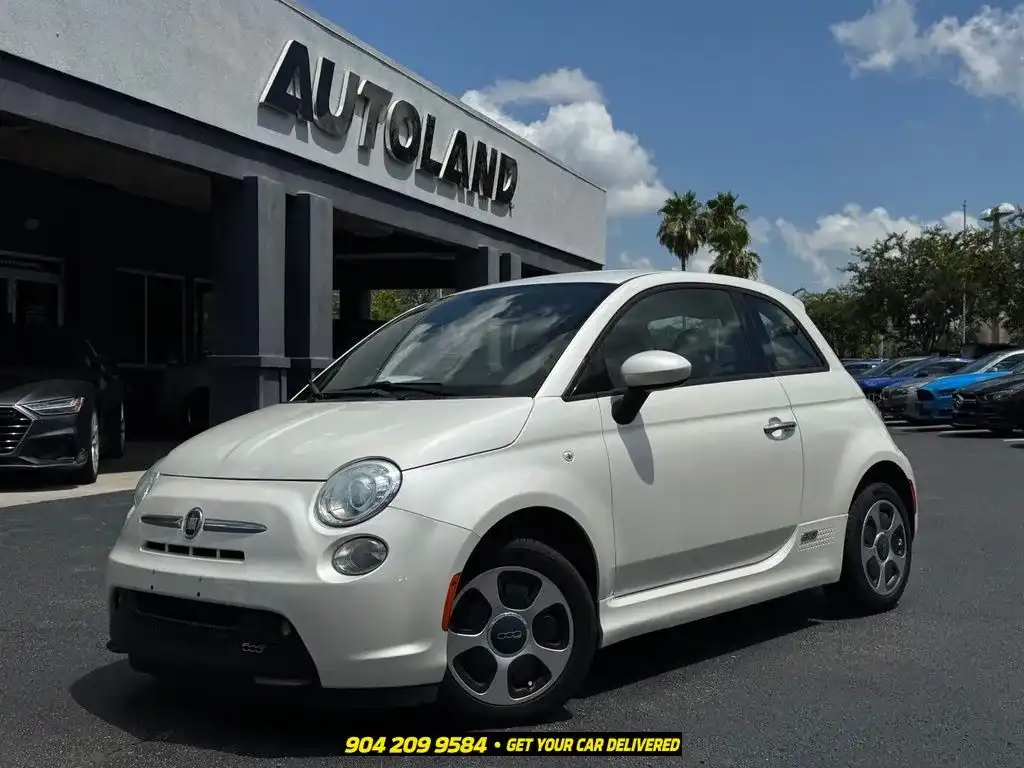 2016 FIAT 500e Battery Electric's photo