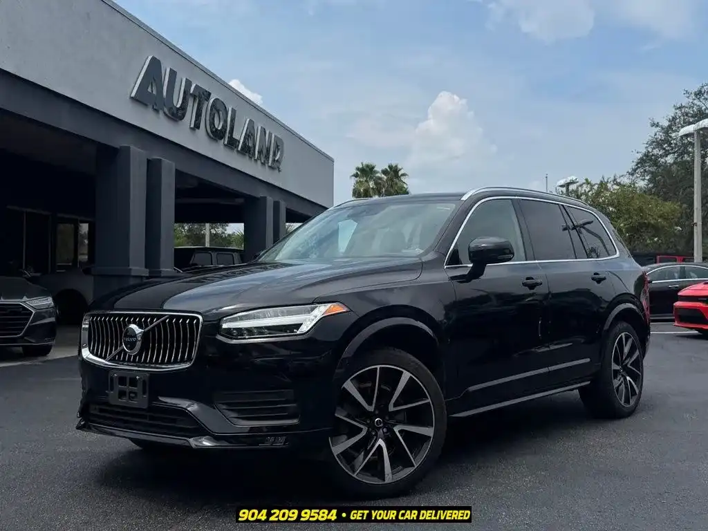 2022 Volvo XC90 T6 Momentum AWD's photo