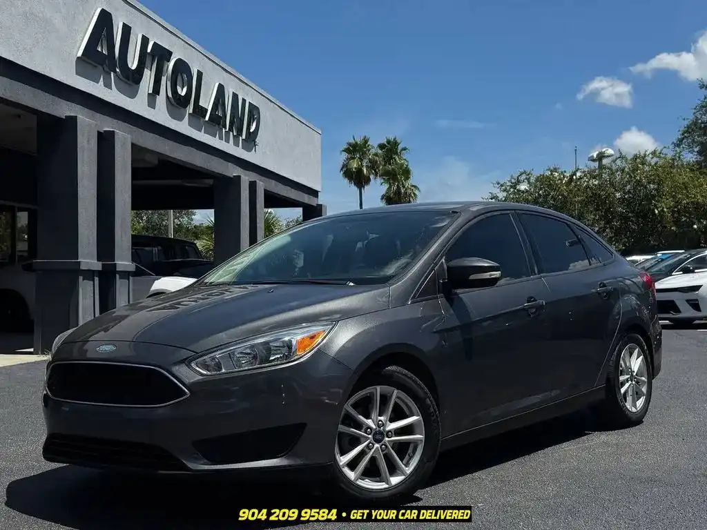 2016 Ford Focus Sedan SE's photo