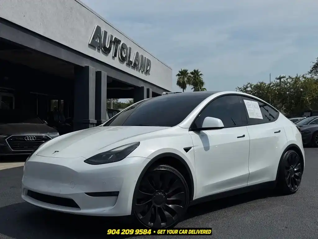 2022 Tesla Model Y Performance Dual Motor All-Wheel Drive's photo