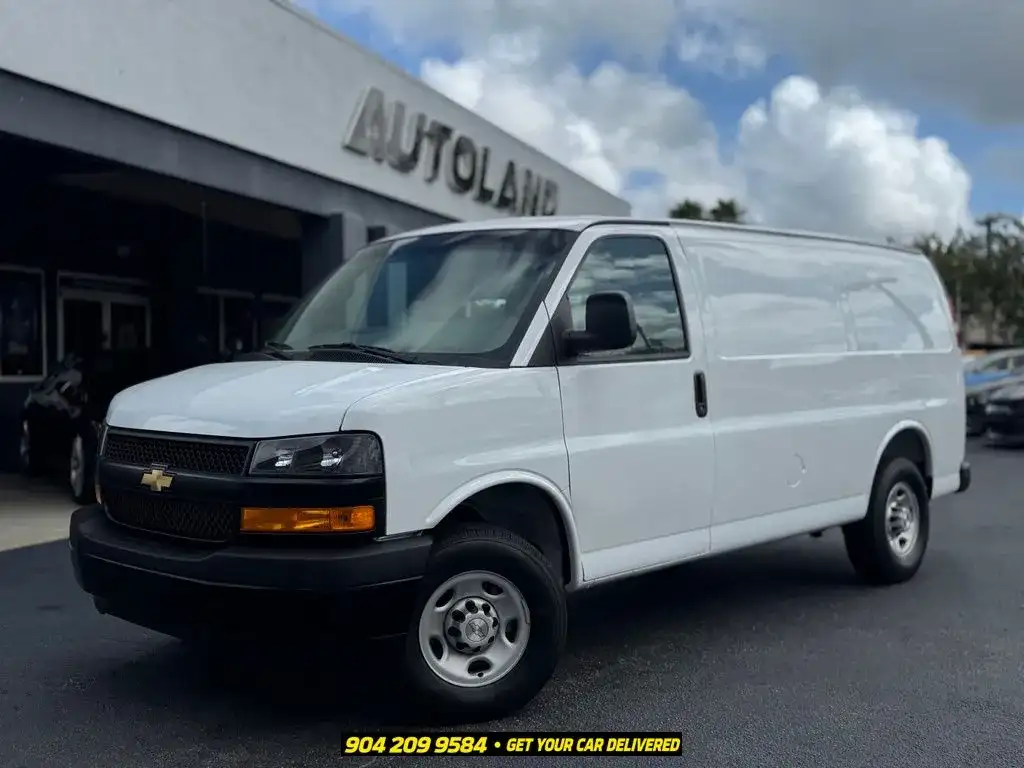 2026 Chevrolet Express 2500 Work Van HD's photo