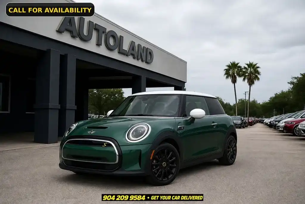 2022 MINI Hardtop Cooper SE's photo