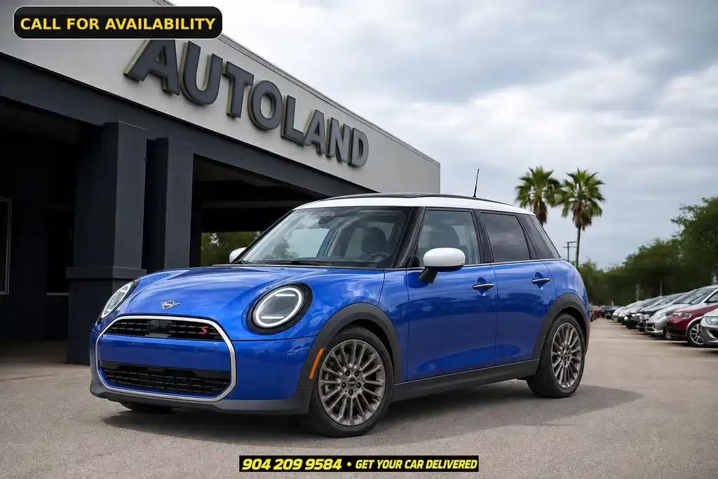 2025 MINI Hardtop Cooper S Signature's photo