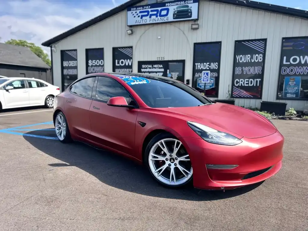 2022 Tesla Model 3 Standard Range Plus's photo