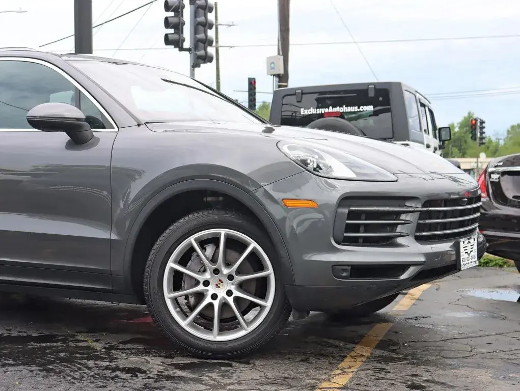 2019 Porsche Cayenne Base photo 3
