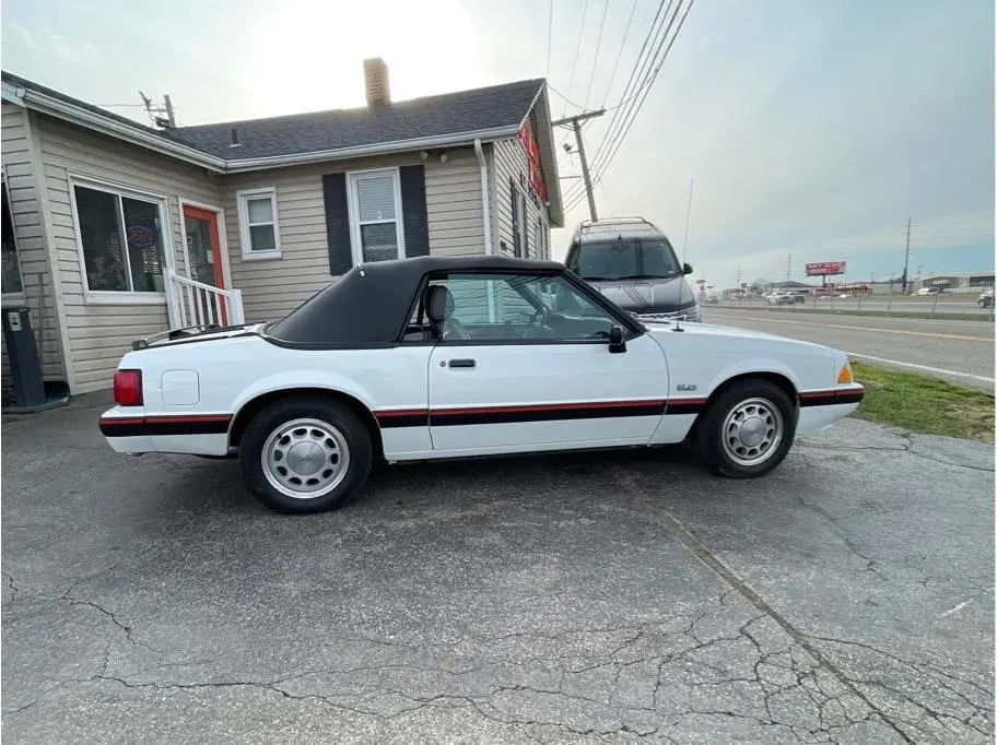 1988 Ford Mustang undefined photo 4