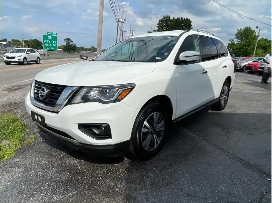 2017 Nissan Pathfinder SL 4WD's photo