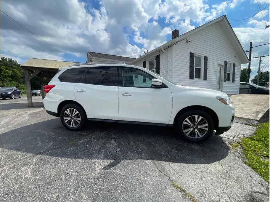 2017 Nissan Pathfinder SL 4WD photo 4