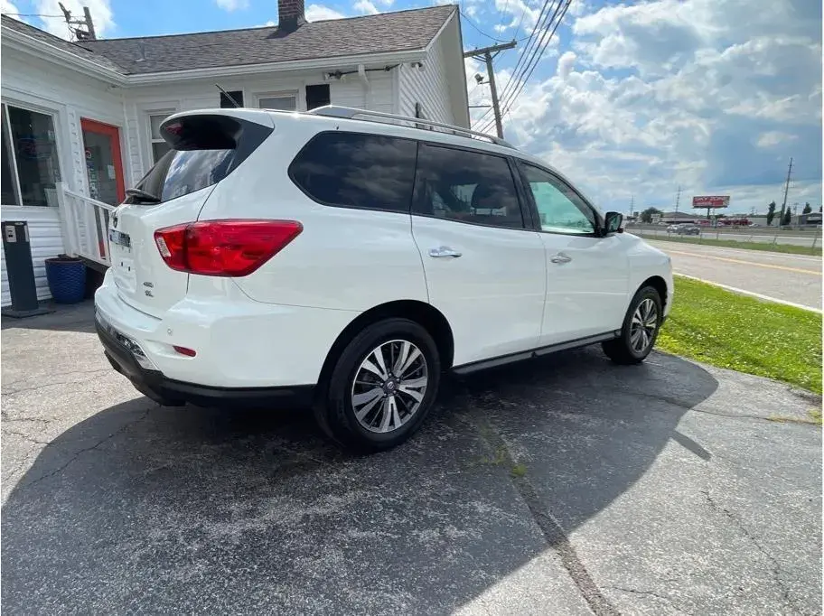 2017 Nissan Pathfinder SL 4WD photo 5