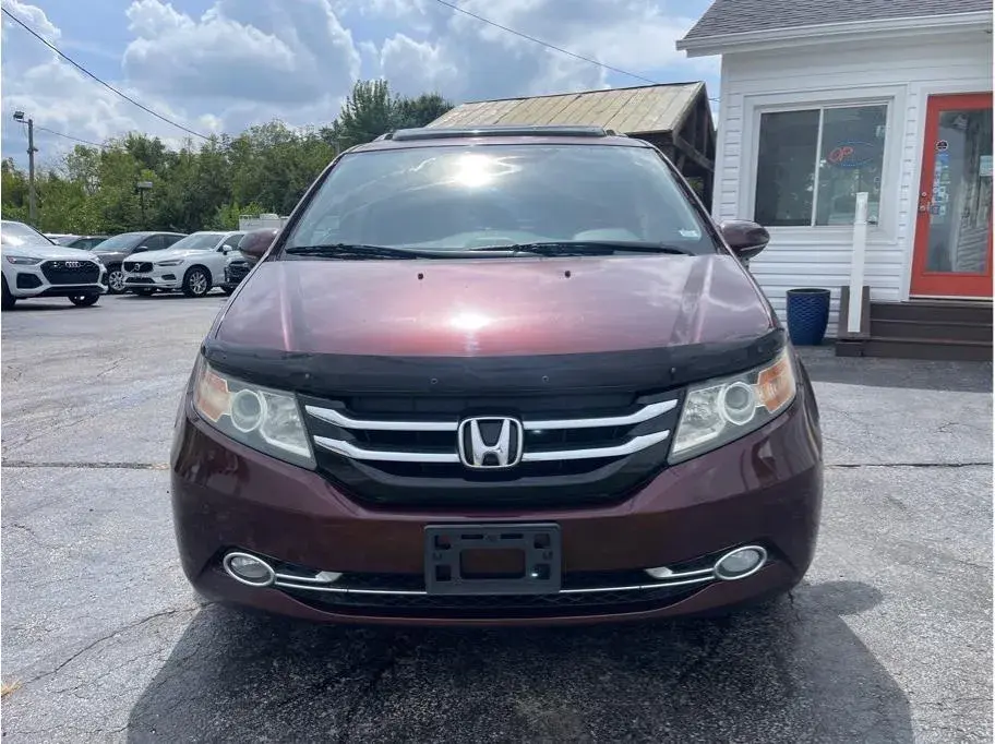 2015 Honda Odyssey Touring photo 3