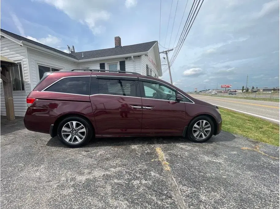 2015 Honda Odyssey Touring photo 5