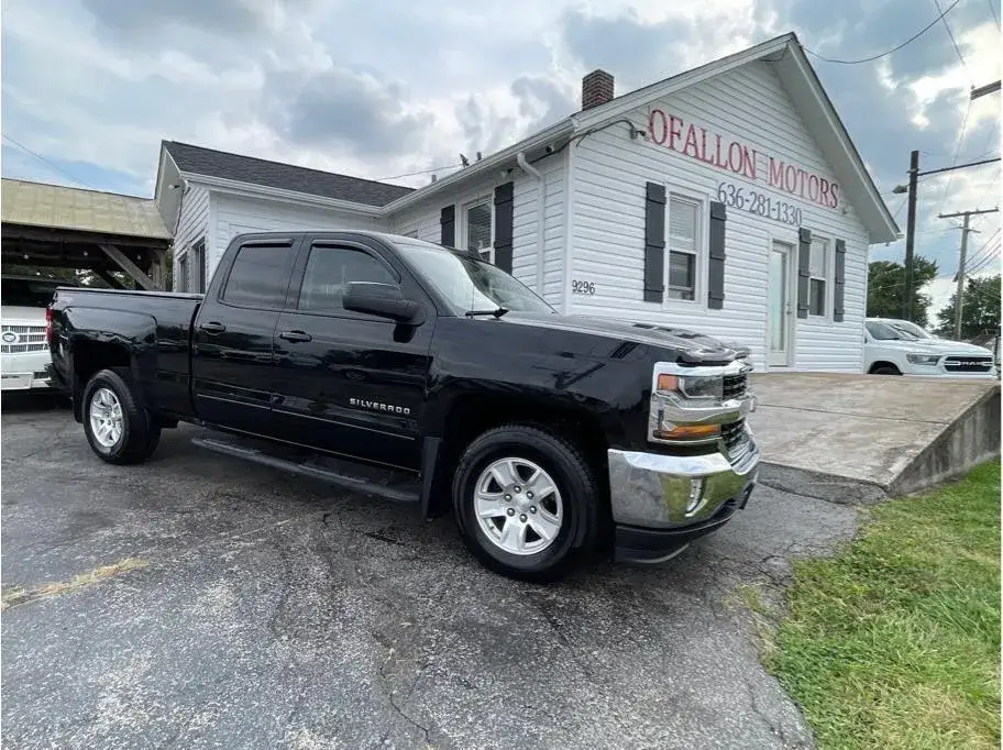2017 Chevrolet Silverado 1500 LT 4WD Double Cab Standard Box photo 1