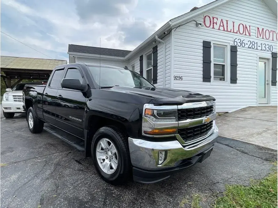 2017 Chevrolet Silverado 1500 LT 4WD Double Cab Standard Box photo 4
