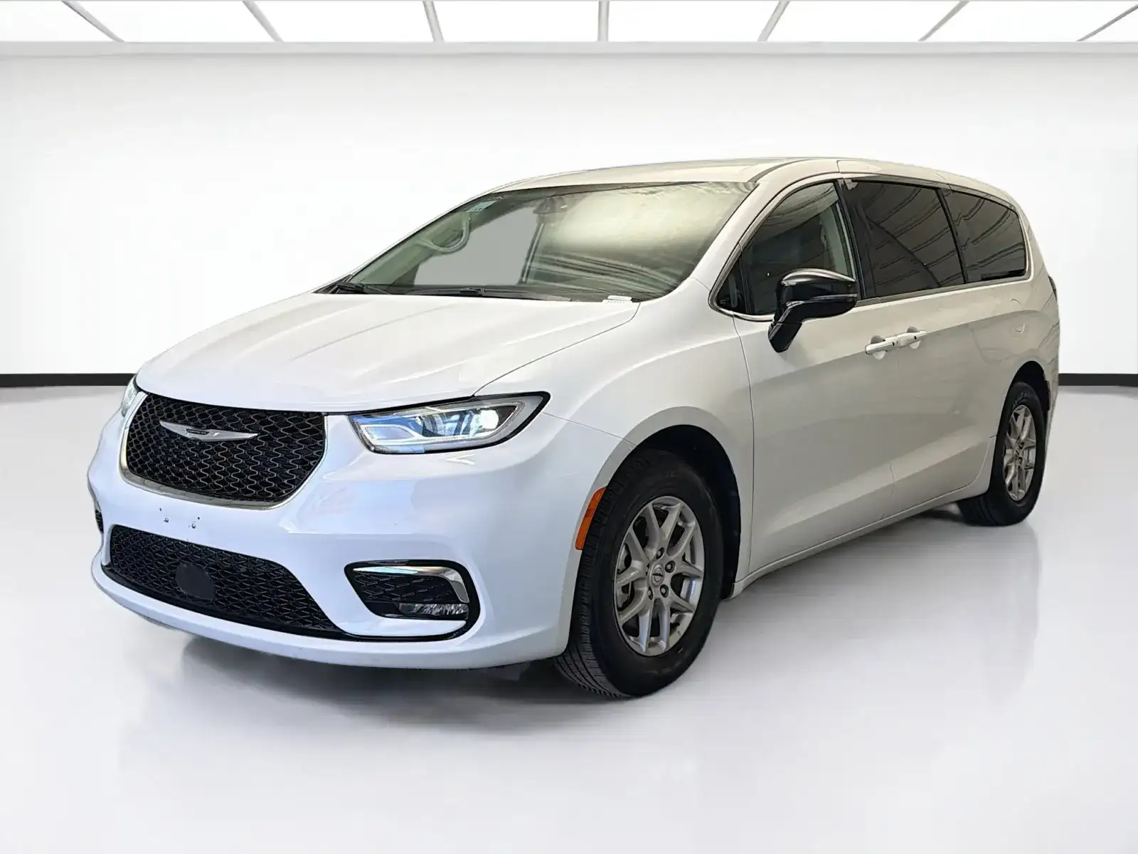 2024 Chrysler Pacifica Touring L's photo