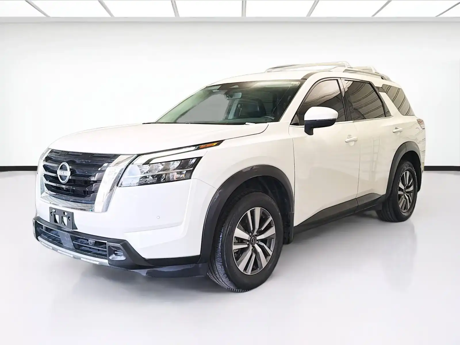 2023 Nissan Pathfinder SL 2WD's photo