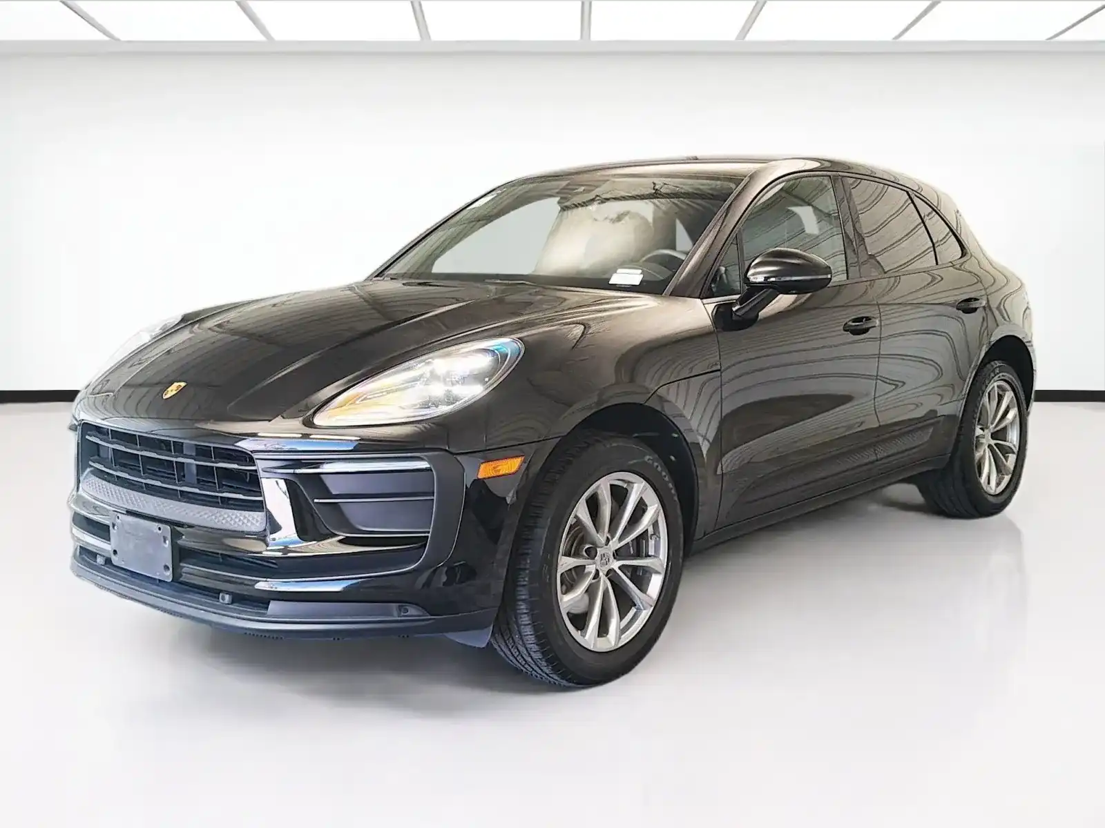2022 Porsche Macan Base's photo