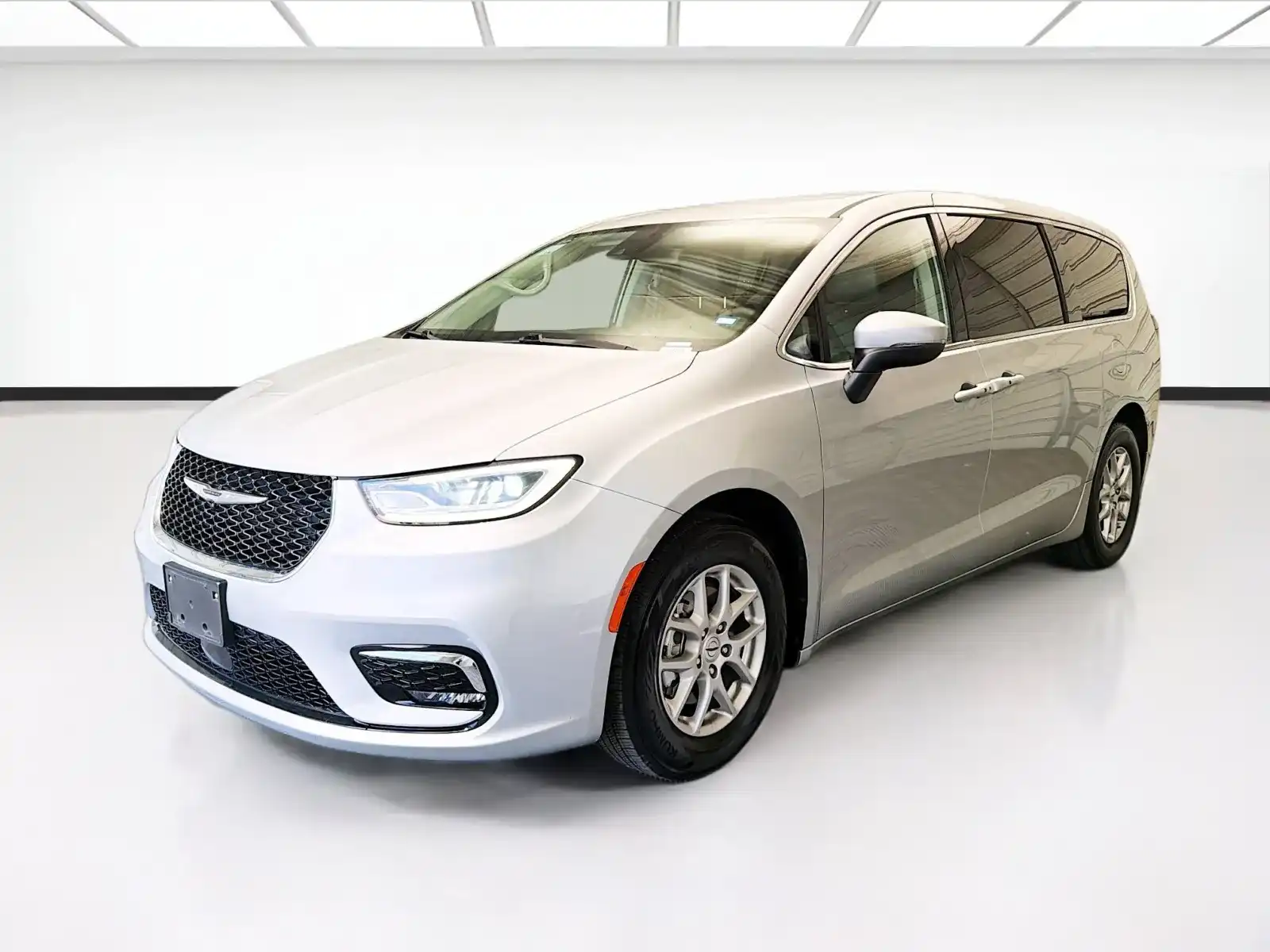 2023 Chrysler Pacifica Touring L's photo
