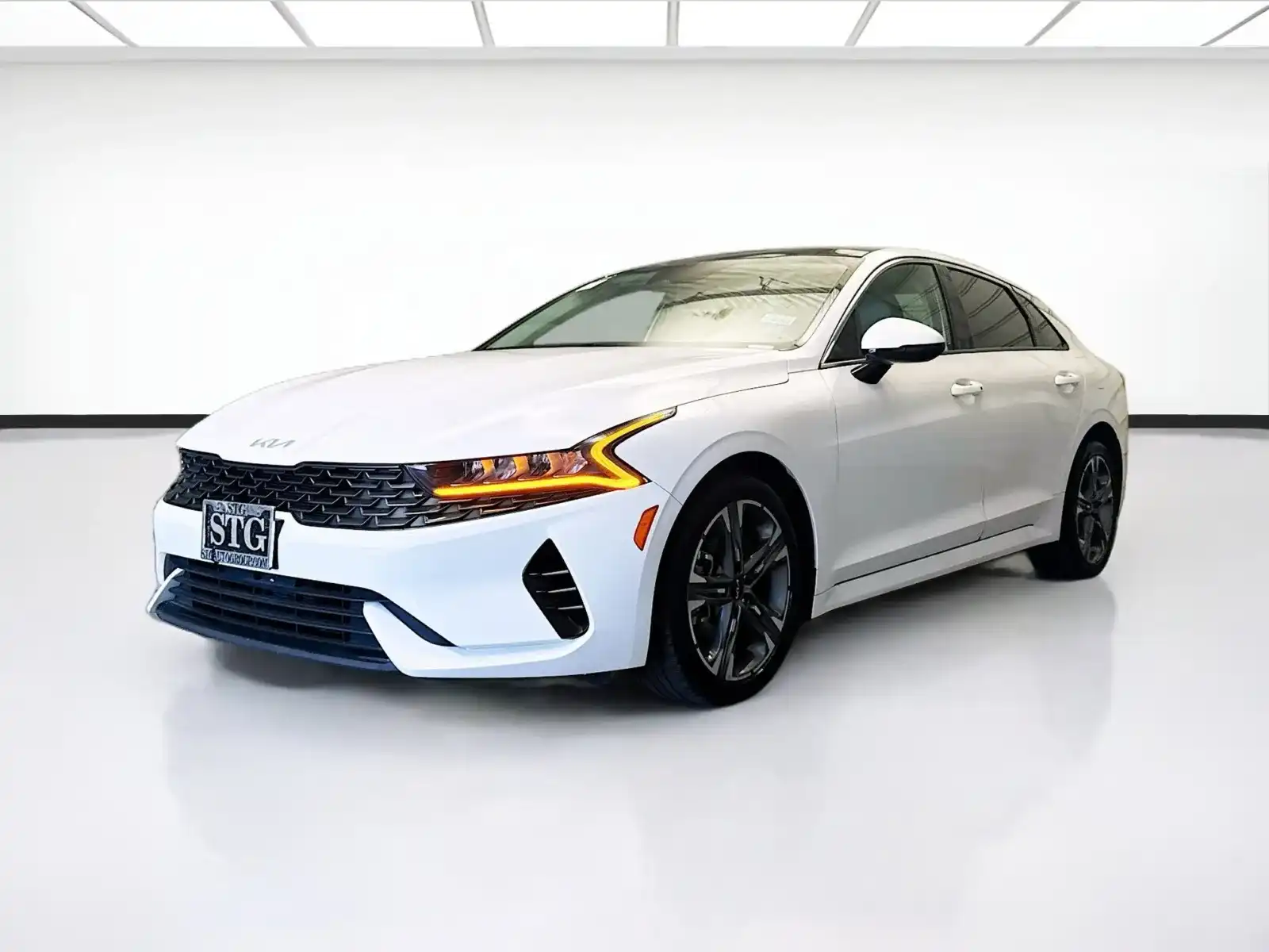 2023 Kia Optima EX FWD's photo