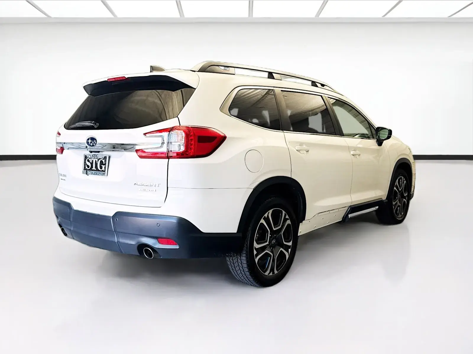 2024 Subaru Ascent Limited 7 Passenger photo 4