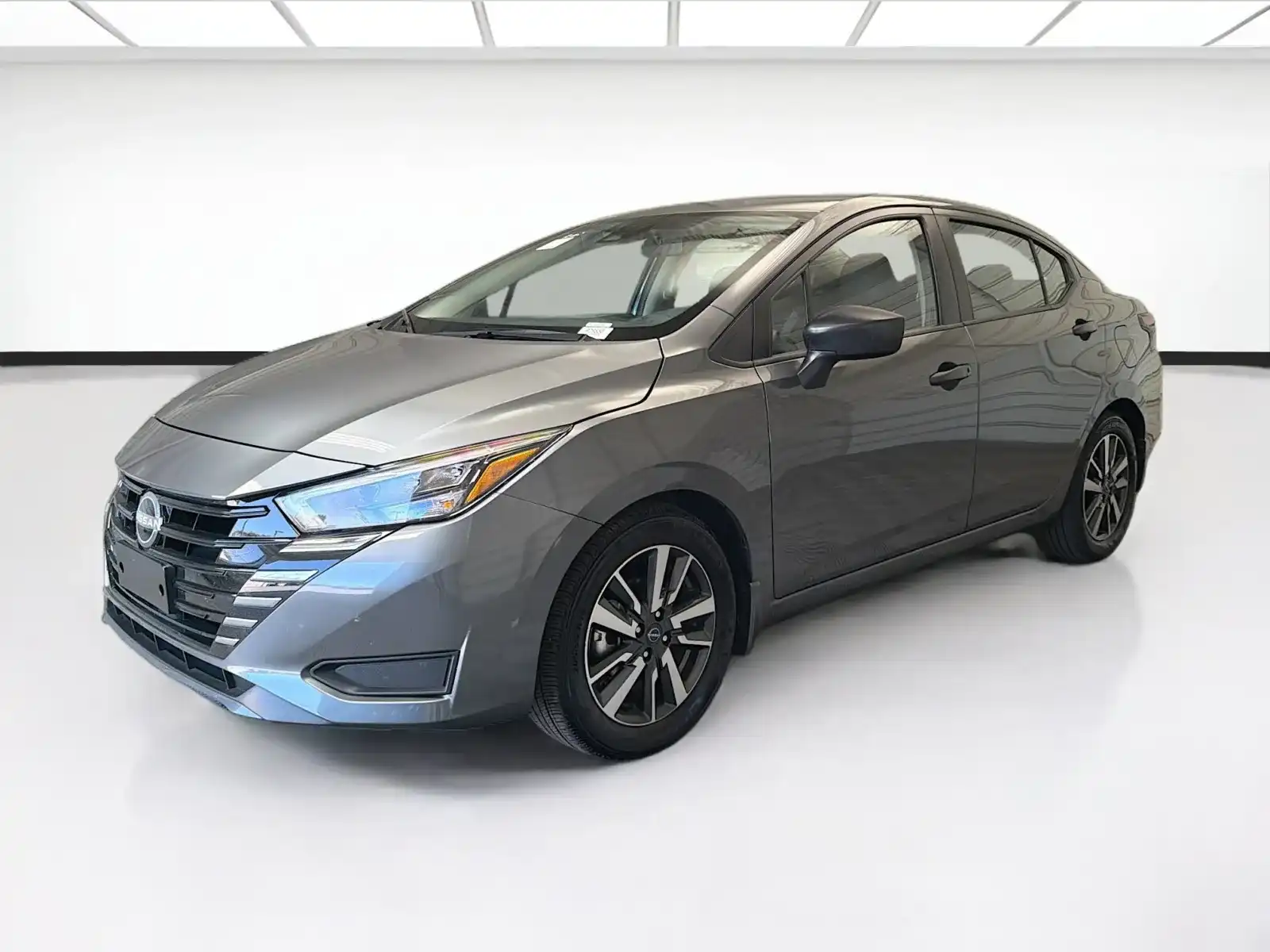 2025 Nissan Versa 1.6 S CVT's photo