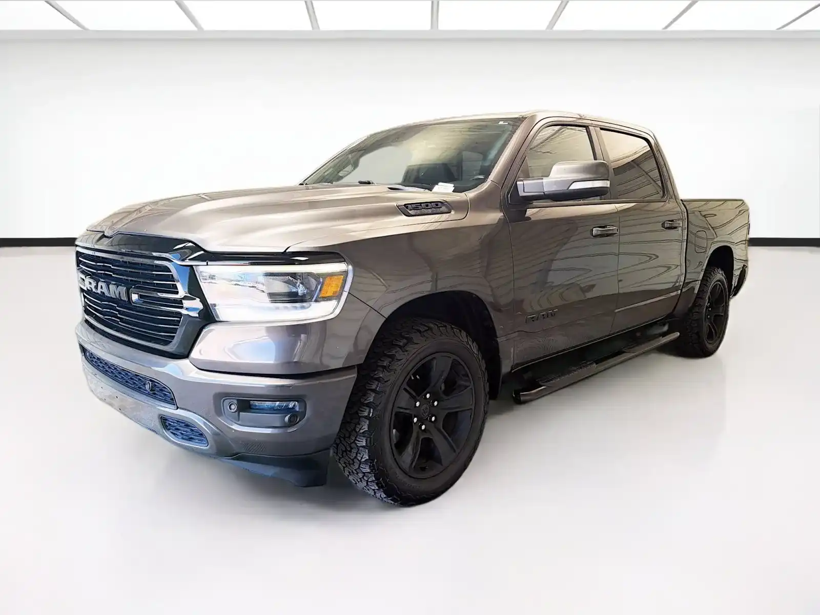 2020 RAM 1500 Big Horn/Lone Star 4x4 Crew Cab 5'7's photo
