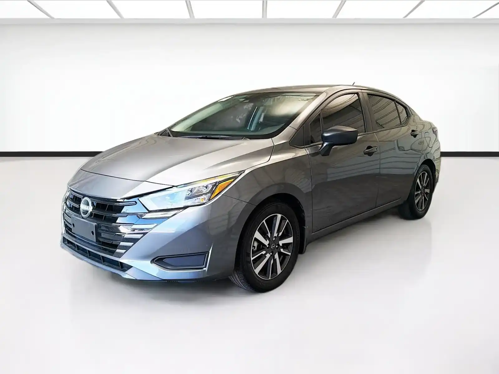 2025 Nissan Versa 1.6 S CVT's photo