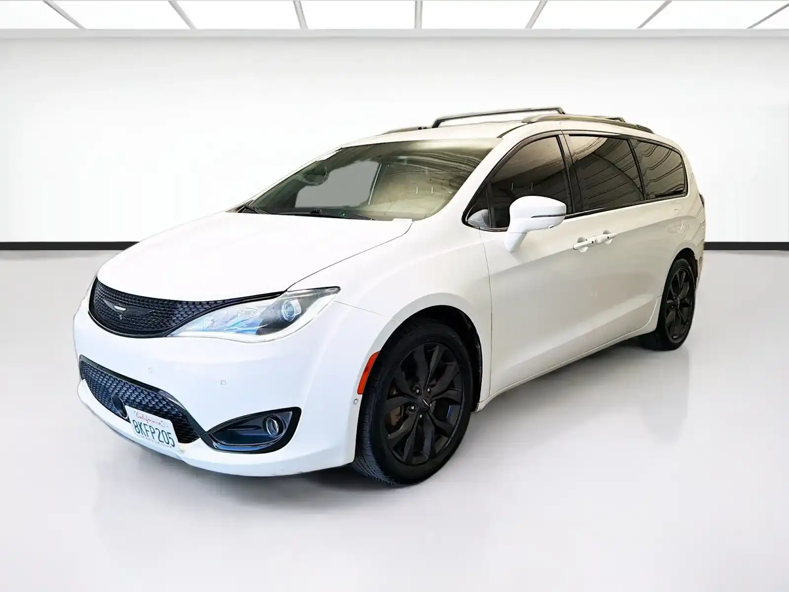 2019 Chrysler Pacifica Limited's photo