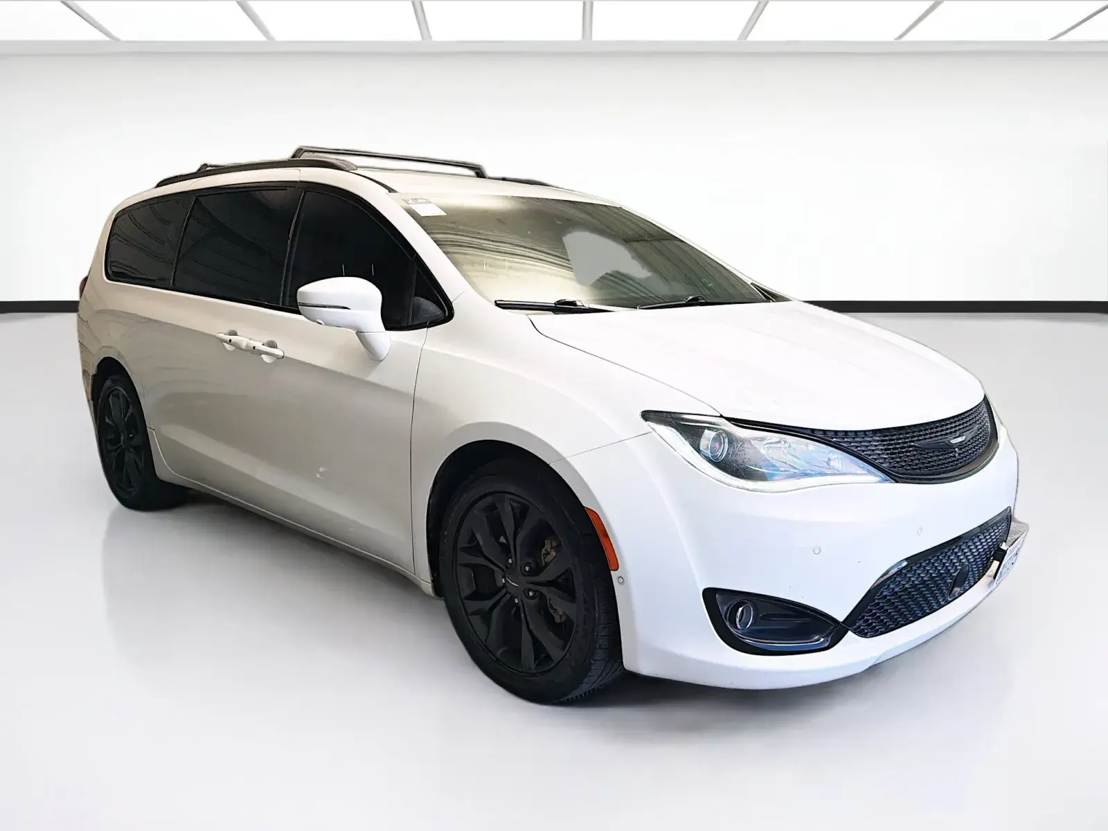 2019 Chrysler Pacifica Limited photo 3