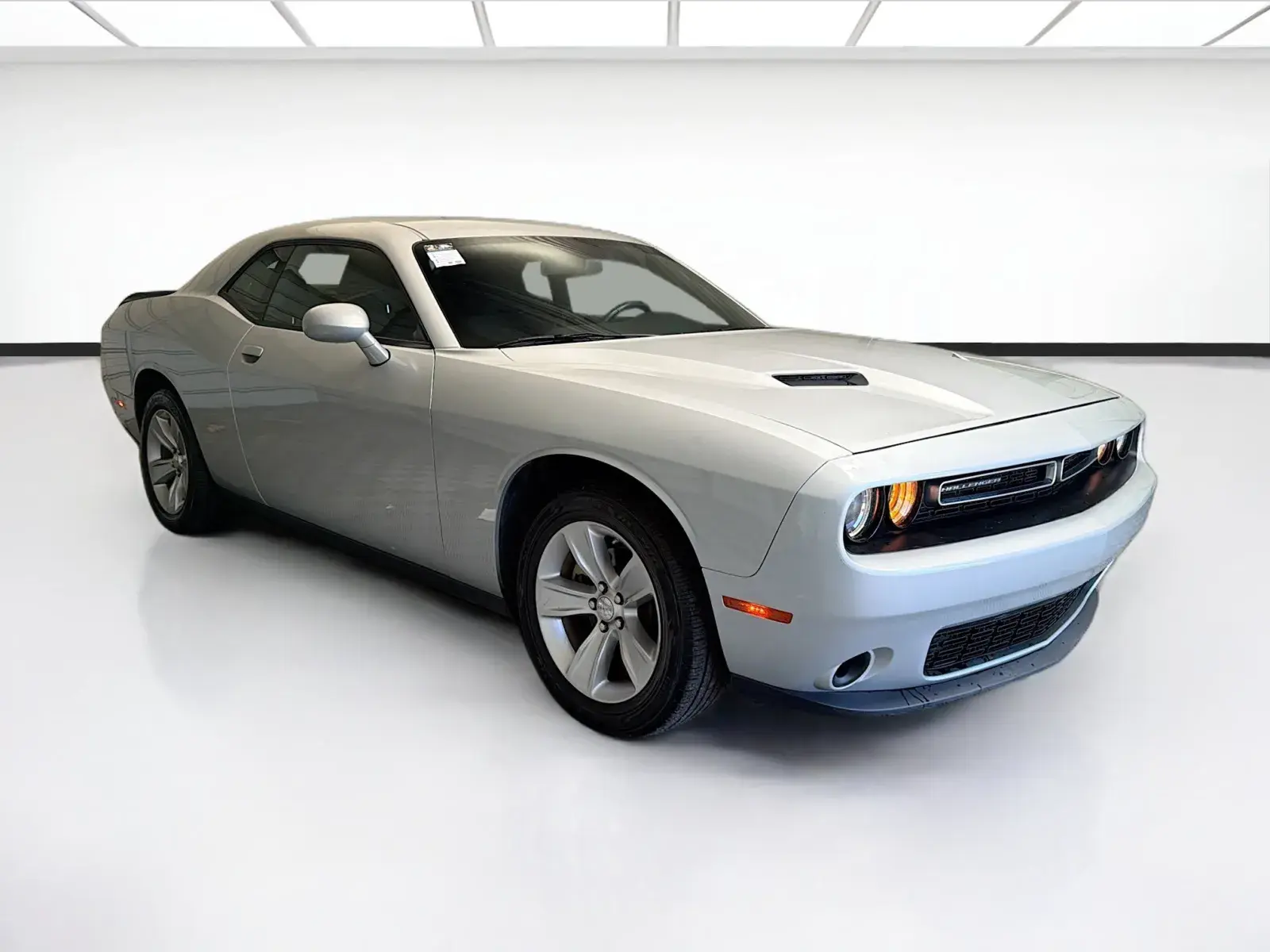 2023 Dodge Challenger SXT Auto photo 3