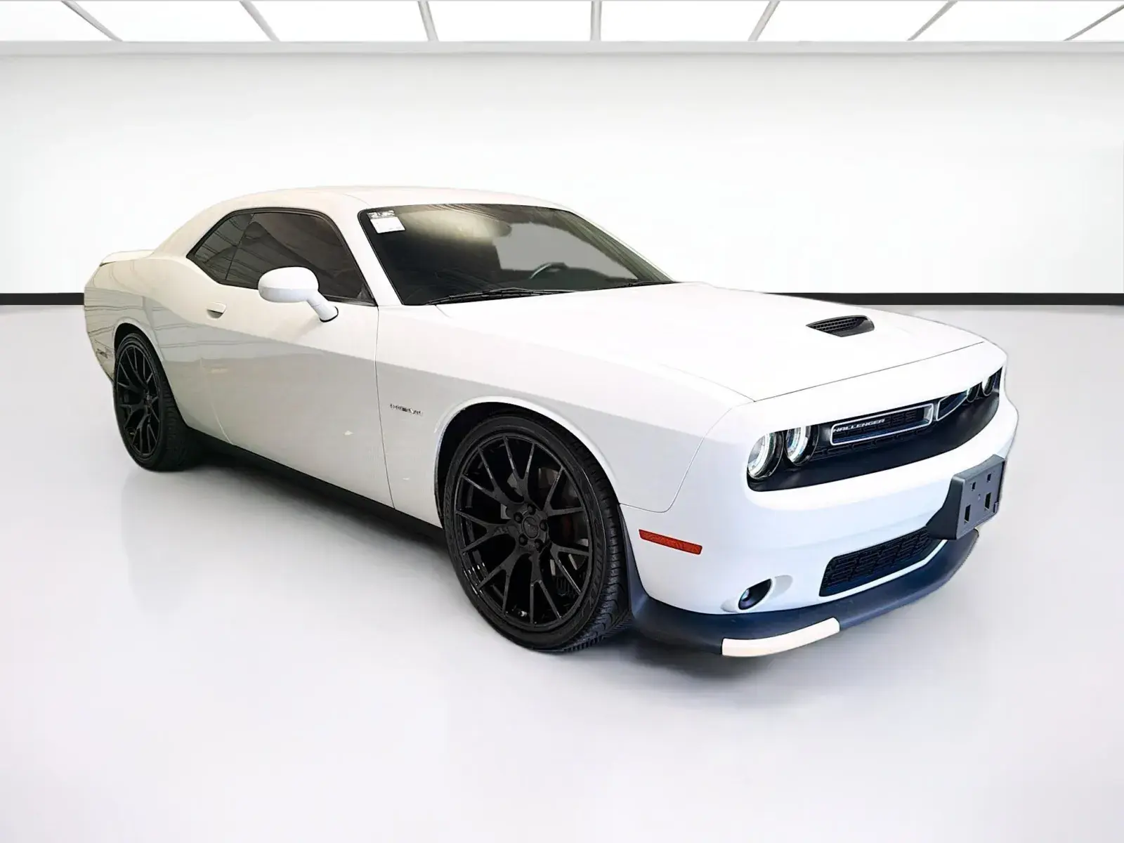 2022 Dodge Challenger R/T photo 3