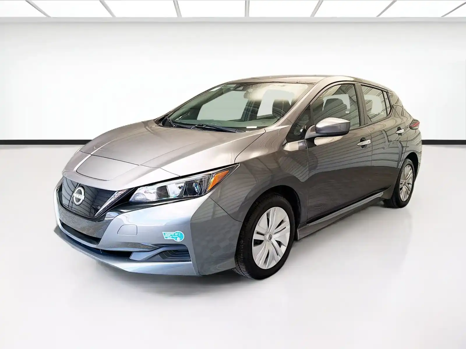 2025 Nissan Leaf S's photo