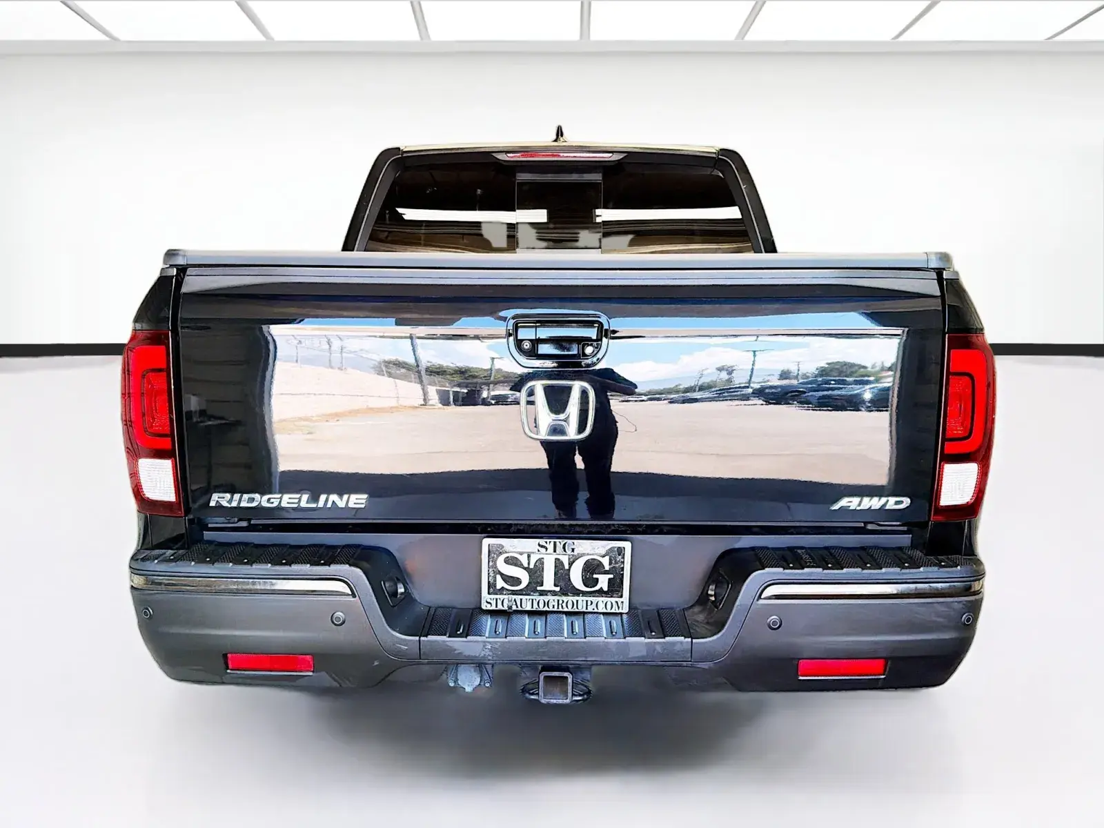 2017 Honda Ridgeline Black Edition photo 5