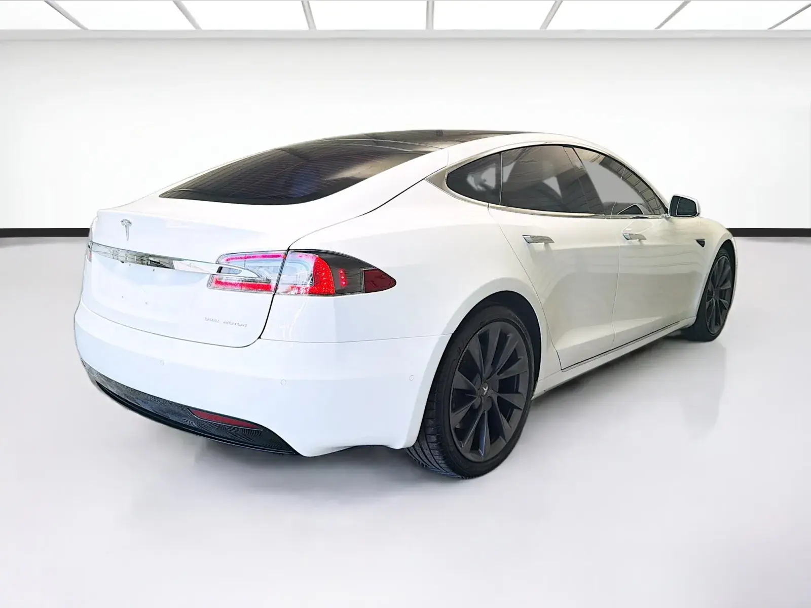 2020 Tesla Model S Long Range Plus photo 4